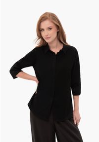 Volcano - Czarna koszula K-SWAN. Okazja: na co dzień, do pracy, na spotkanie biznesowe. Kolekcja: plus size. Kolor: czarny. Materiał: bawełna, materiał, elastan. Wzór: haft. Styl: biznesowy, klasyczny, casual, elegancki #1