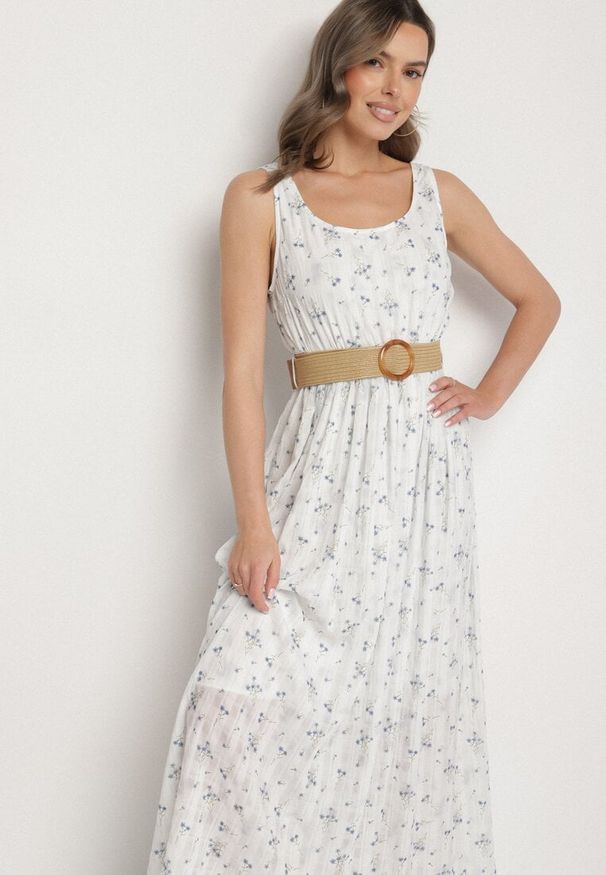 Born2be - Jasnoniebieska Rozkloszowana Sukienka w Kwiaty Ozdobiona Plecionym Paskiem Iffalle. Okazja: na co dzień, na spacer. Kolor: niebieski. Materiał: skóra. Wzór: aplikacja, kwiaty. Typ sukienki: proste. Styl: casual, elegancki