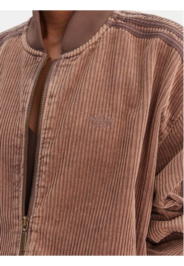 Adidas - adidas Bluza Corduroy Sst KD8781 Brązowy Oversize. Kolor: brązowy. Materiał: bawełna