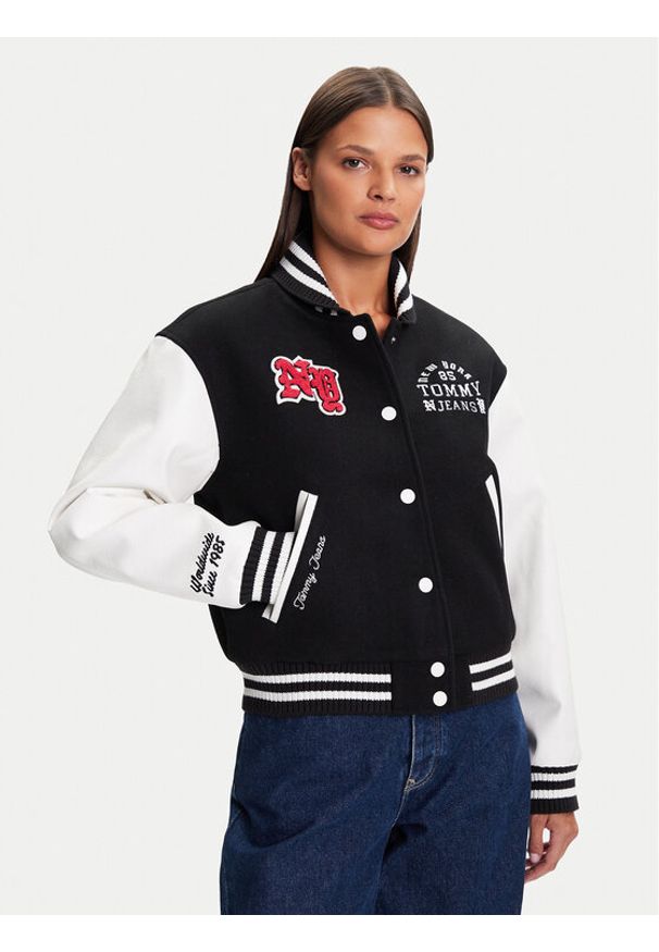 Tommy Jeans Kurtka bomber Varsity DW0DW21628 Czarny Regular Fit. Kolor: czarny. Materiał: syntetyk