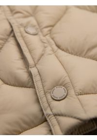 Ombre Clothing - Pikowana kurtka męska w koszulowym fasonie – beżowa V1 - Rozmiar: L. Okazja: na co dzień. Kolor: beżowy. Materiał: poliester, materiał. Wzór: aplikacja. Styl: casual, elegancki #8