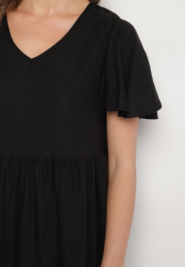 Born2be - Czarna Wiskozowa Sukienka Rozkloszowana z Dekoltem V Natilenia. Okazja: na co dzień. Kolor: czarny. Materiał: wiskoza. Styl: elegancki, klasyczny, casual