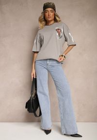 Renee - Szara Koszulka Oversize z Bawełny Zdobiona Nadrukiem Nilravia. Okazja: na co dzień. Kolor: szary. Materiał: bawełna. Wzór: aplikacja, nadruk. Styl: casual, elegancki #5
