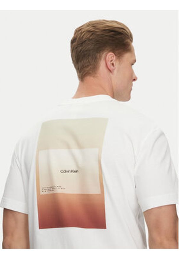 Calvin Klein T-Shirt Overlay Print K10K114158 Biały Regular Fit. Kolor: biały. Materiał: bawełna. Wzór: nadruk