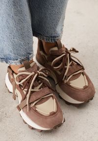 Renee - Brązowe Zamszowe Sneakersy Chunky na Platformie z Bieżnikiem ze Skórzaną Wkładką Favusa. Zapięcie: sznurówki. Kolor: brązowy. Materiał: skóra, zamsz. Szerokość cholewki: normalna. Obcas: na platformie #3