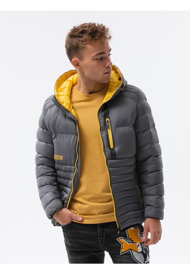 Szara kurtka Ombre Clothing na wiosnę