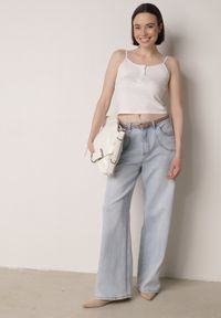 Born2be - Biały Top na Ramiączkach z Prążkowanej Tkaniny z Bawełny z Guzikami Bermisa. Okazja: na co dzień. Kolor: biały. Materiał: prążkowany, bawełna, tkanina. Długość rękawa: na ramiączkach. Styl: casual, elegancki #2