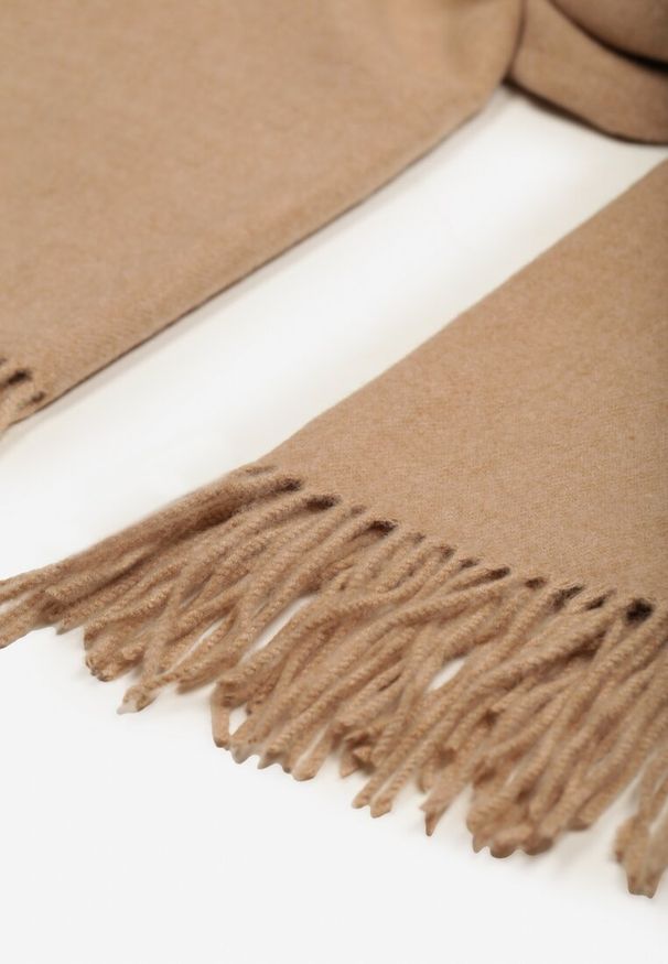 Born2be - Beżowy Szalik z Bawełną i Wiskozą Ozdobiony Frędzlami Siadortia. Okazja: na co dzień, na spotkanie biznesowe. Kolor: beżowy. Materiał: bawełna, wiskoza. Wzór: aplikacja. Styl: klasyczny, casual, elegancki, biznesowy