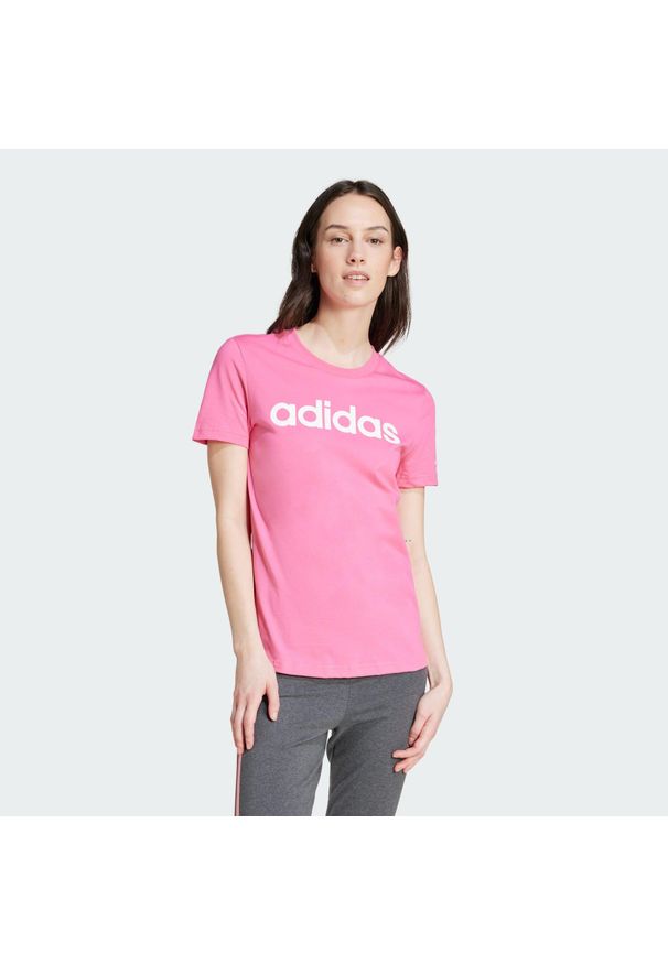 Adidas - T-shirt damski z logo adidas Essentials. Kolor: różowy, biały, wielokolorowy. Sport: taniec, joga i pilates