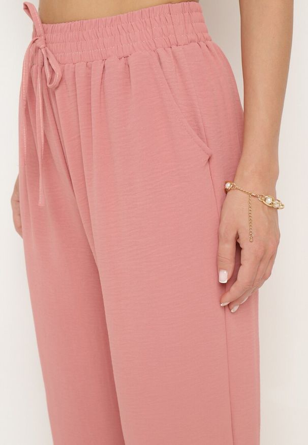 Born2be - Ciemnoróżowe Spodnie z Gumką i Sznurkiem w Talii z Kieszeniami i Wysokim Stanem Dimattia. Okazja: na co dzień. Stan: podwyższony. Kolor: różowy. Długość: długie. Styl: elegancki, casual