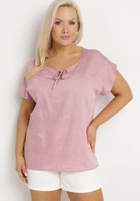 Born2be - Różowa Bluzka z Haftem i Sznurkiem Przy Dekolcie Mepaya. Okazja: na co dzień. Kolekcja: plus size. Kolor: różowy. Długość rękawa: krótki rękaw. Długość: krótkie. Wzór: haft. Sezon: lato. Styl: klasyczny, elegancki, casual