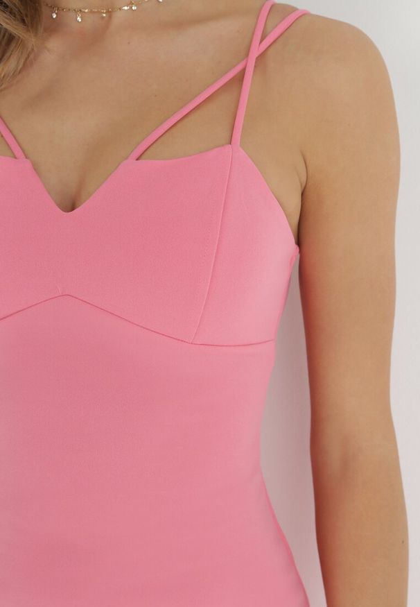 Born2be - Różowa Sukienka na Ramiączkach z Rozcięciem Sophiya. Kolor: różowy. Materiał: tkanina. Długość rękawa: na ramiączkach. Wzór: aplikacja, gładki. Długość: midi