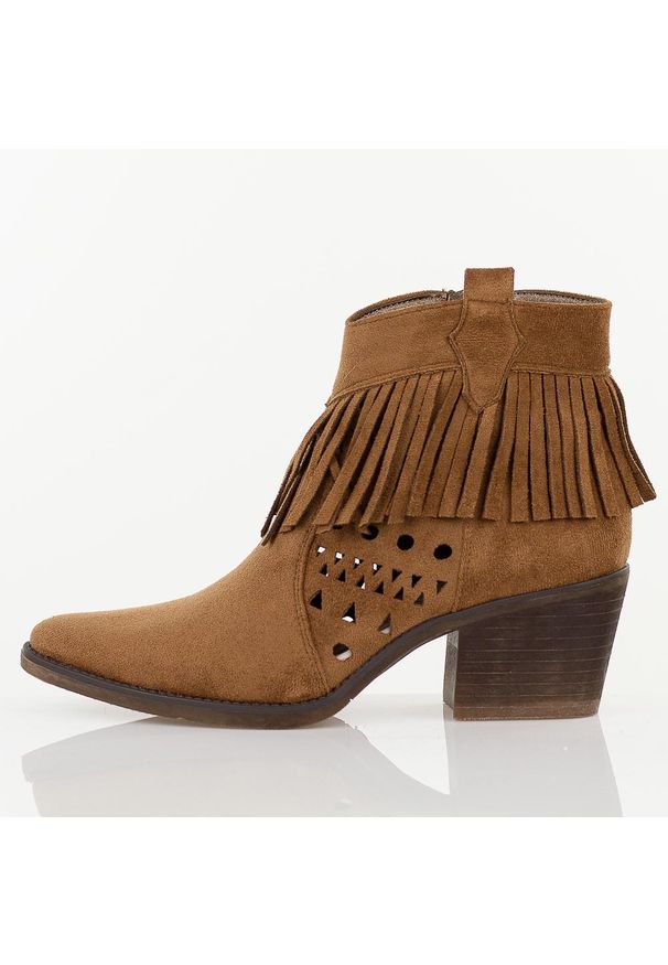 Brązowe kowbojki damskie M.Daszyński Sa261-13. Okazja: na co dzień. Kolor: brązowy. Materiał: zamsz. Szerokość cholewki: normalna. Sezon: wiosna, jesień, lato. Obcas: na obcasie. Styl: casual, elegancki, boho, klasyczny. Wysokość obcasa: średni