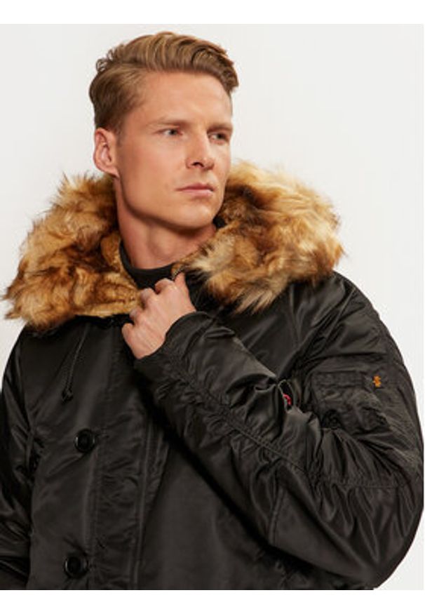 Alpha Industries Kurtka zimowa 103141 Czarny Regular Fit. Kolor: czarny. Materiał: syntetyk. Sezon: zima