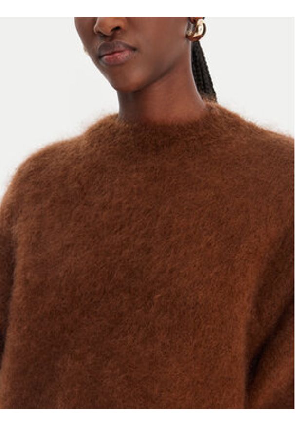 Dixie Sweter M277Y101A Brązowy Relaxed Fit. Kolor: brązowy. Materiał: syntetyk