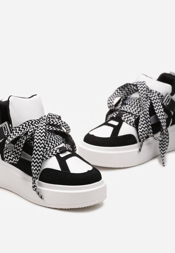 Born2be - Czarno-Białe Sneakersy na Grubej Podeszwie z Ozdobnymi Sznurówkami Edidda. Nosek buta: okrągły. Zapięcie: sznurówki. Kolor: czarny. Obcas: na obcasie. Wysokość obcasa: niski