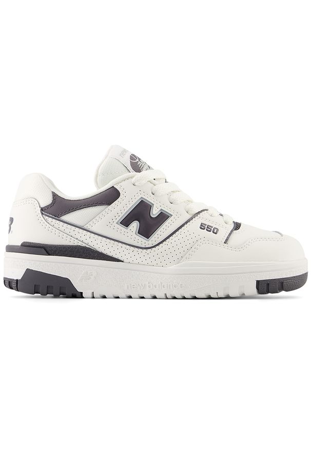 Buty dziecięce New Balance PSB550BH – białe. Okazja: na co dzień. Kolor: biały. Materiał: skóra. Szerokość cholewki: normalna. Sport: koszykówka