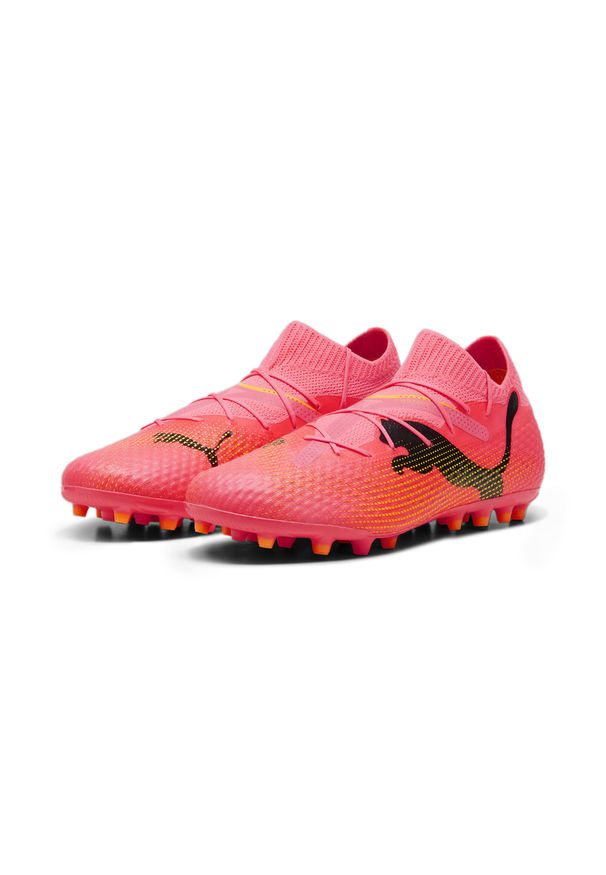 Puma - Buty piłkarskie FUTURE 7 PRO MG PUMA Sunset Glow Black Sun Stream Pink Orange. Kolor: wielokolorowy, czarny, pomarańczowy. Sport: piłka nożna