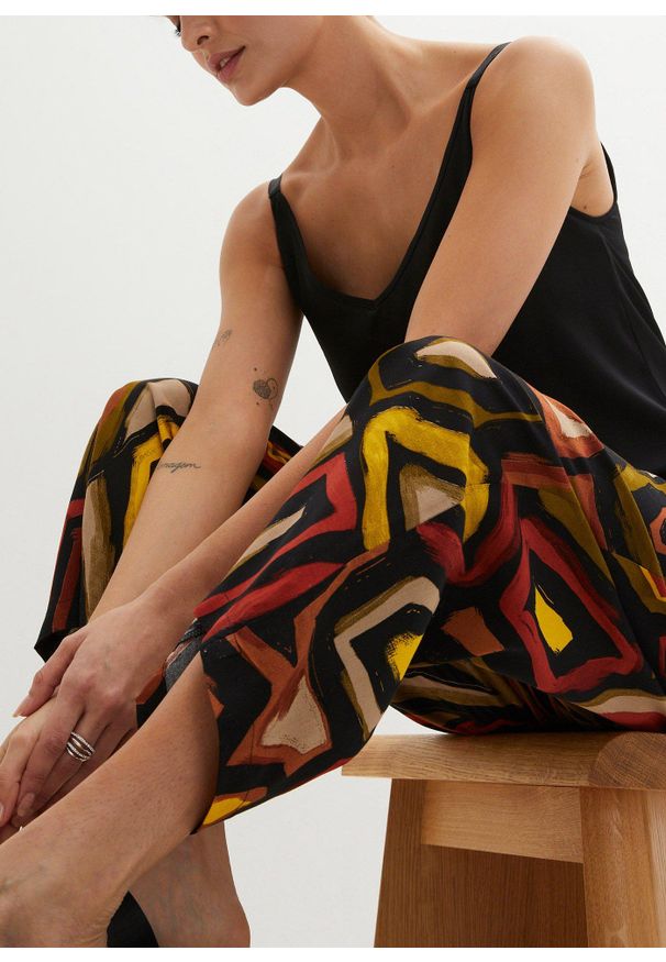 bonprix - Spodnie culotte z lejącej wiskozy. Kolor: czerwony. Materiał: wiskoza. Sezon: lato