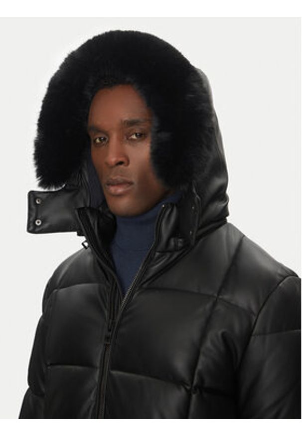 Guess Kurtka zimowa M4BL33 WGJB0 Czarny Regular Fit. Kolor: czarny. Materiał: syntetyk. Sezon: zima