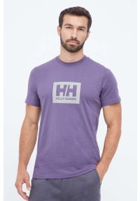 Helly Hansen t-shirt bawełniany kolor fioletowy z nadrukiem. Okazja: na co dzień. Kolor: fioletowy. Materiał: bawełna. Wzór: nadruk. Styl: casual #9