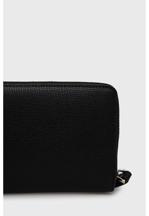 Armani Exchange Portfel damski kolor czarny. Kolor: czarny. Materiał: materiał. Wzór: gładki