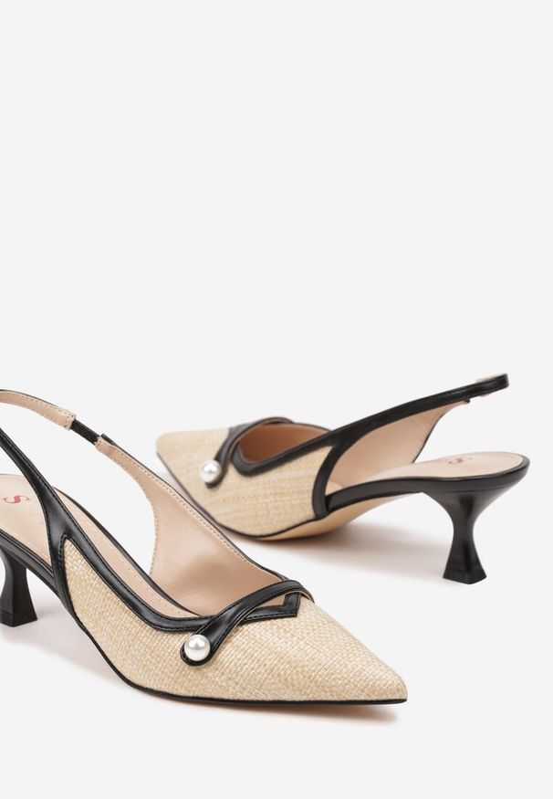 Born2be - Beżowo-Czarne Sandały na Obcasie w Stylu Kaczuszki Bez Pięty Ozdobione Perełką Xaresi. Okazja: na co dzień. Zapięcie: pasek. Kolor: beżowy. Materiał: jeans. Wzór: aplikacja. Obcas: na obcasie. Styl: casual, elegancki. Wysokość obcasa: średni