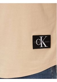 Calvin Klein Jeans T-Shirt Badge Turn Up Sleeve J30J323482 Beżowy Regular Fit. Kolor: beżowy. Materiał: bawełna