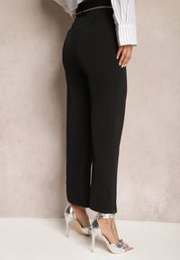 Renee - Czarne Eleganckie Spodnie z Rozszerzanymi Nogawkami Wykończone Ozdobnym Łańcuszkiem w Pasie Hamophona. Okazja: na spotkanie biznesowe. Stan: podwyższony. Kolor: czarny. Styl: elegancki #5