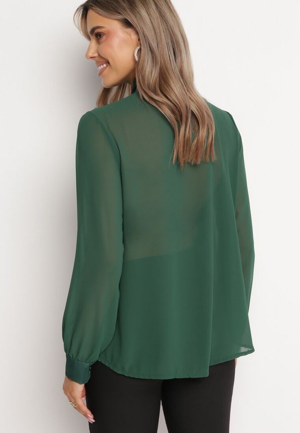 Born2be - Ciemnozielona Bluzka z Wiązaniem wokół Szyi Clitorri. Kolor: zielony. Materiał: tkanina. Wzór: gładki