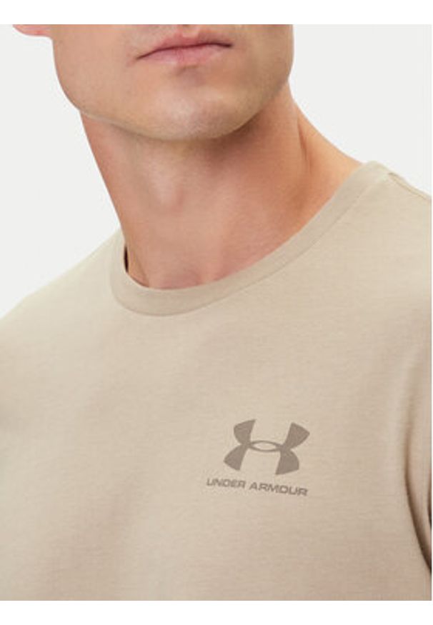 Under Armour T-Shirt UA Left Chest Logo 1326799 Beżowy Loose Fit. Kolor: beżowy. Materiał: bawełna, syntetyk