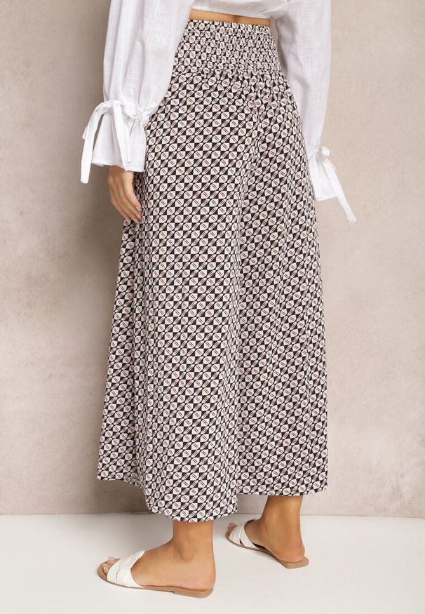 Renee - Czarno-Beżowe Spodnie High Waist z Bawełny z Rozszerzanymi Nogawkami i Gumką Nereialla. Stan: podwyższony. Kolor: czarny. Materiał: bawełna. Wzór: aplikacja