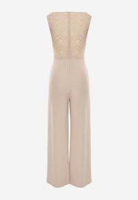 Renee - Jasnobeżowy Kombinezon z Prostymi Nogawkami z Metalową Ozdobą w Talii Lannrive. Okazja: na co dzień. Kolor: beżowy. Wzór: aplikacja. Styl: klasyczny, casual #4