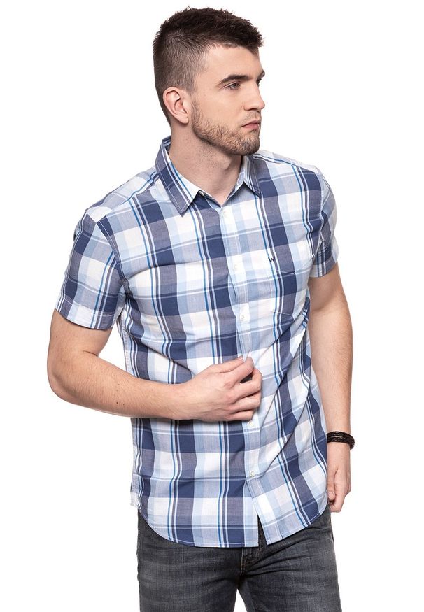 Wrangler - KOSZULA MĘSKA KRÓTKI RĘKAW WRANGLER SS 1PKT SHIRT PATRIOT BLUE W5860NQ5H. Materiał: materiał. Długość rękawa: krótki rękaw. Długość: krótkie