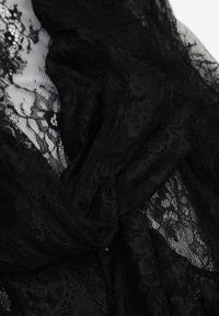 Born2be - Czarna Bawełniana Bluzka z Transparentnej Koronki z Falbankami w Stylu Boho Palamna. Okazja: na co dzień. Typ kołnierza: kołnierz z falbankami. Kolor: czarny. Materiał: bawełna, koronka. Długość: długie. Wzór: koronka. Styl: boho #7