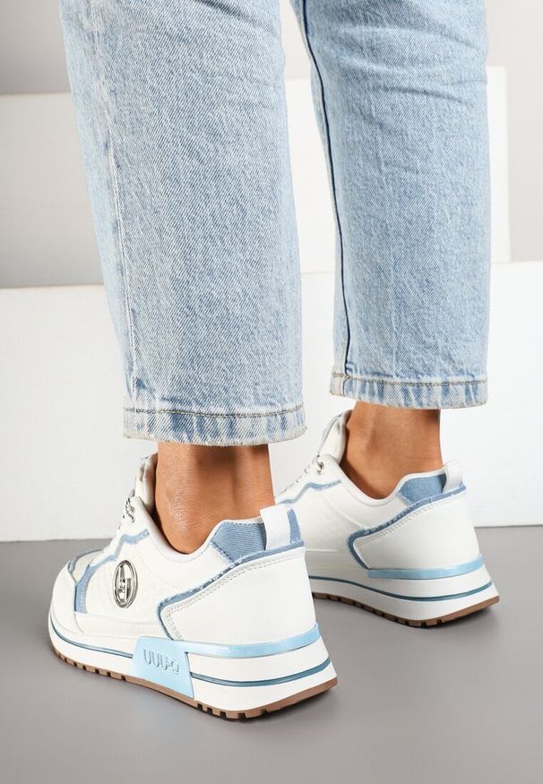 Born2be - Biało-Niebieskie Sneakersy Ozdobione Metaliczną Aplikacją Zolamira. Okazja: na co dzień. Zapięcie: sznurówki. Kolor: biały. Materiał: jeans. Wzór: aplikacja. Sezon: jesień, wiosna. Obcas: na płaskiej podeszwie