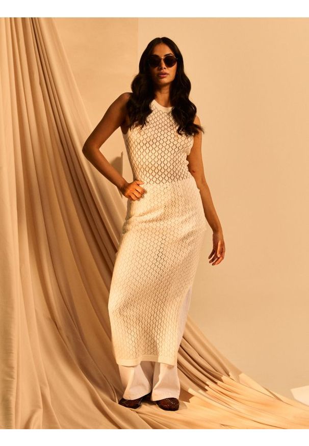 Sinsay - Swetrowa sukienka maxi z bawełną - kremowy. Kolor: kremowy. Materiał: bawełna. Długość: maxi