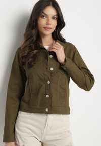 Born2be - Ciemnozielona Bawełniana Kurtka Jeansowa Zapinana na Metalowe Guziki Auratia. Okazja: na spacer, na co dzień. Kolor: zielony. Materiał: bawełna, jeans. Długość rękawa: długi rękaw. Długość: długie. Styl: casual, klasyczny #7