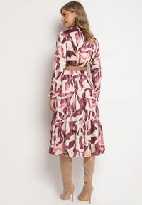 Born2be - Fioletowa Kopertowa Sukienka w Abstrakcyjny Wzór z Gumką w Talii i Paskiem Zinnitaria. Okazja: na co dzień. Kolor: fioletowy. Materiał: jeans. Typ sukienki: kopertowe. Styl: casual, klasyczny #3