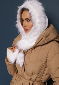 Renee - Ciemnobeżowa Kurtka Pikowana z Paskiem Begetir. Kolor: beżowy. Materiał: materiał. Długość rękawa: długi rękaw. Długość: długie. Wzór: jednolity. Sezon: zima
