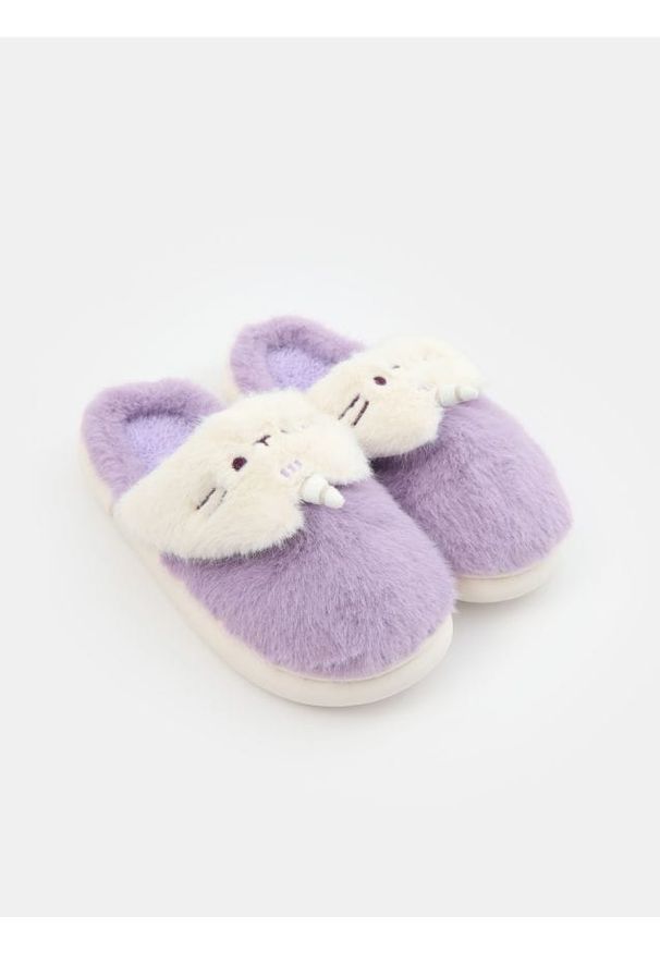 Sinsay - Kapcie z futerkiem Pusheen the Cat - fioletowy. Kolor: fioletowy. Materiał: futro