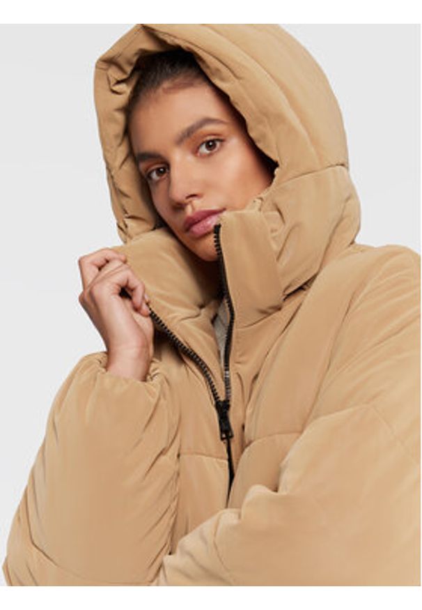 Calvin Klein Jeans Kurtka zimowa J20J219907 Beżowy Relaxed Fit. Kolor: beżowy. Materiał: syntetyk. Sezon: zima