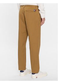 Tommy Jeans Chinosy DM0DM17680 Brązowy Tapered Fit. Kolor: brązowy. Materiał: bawełna #2