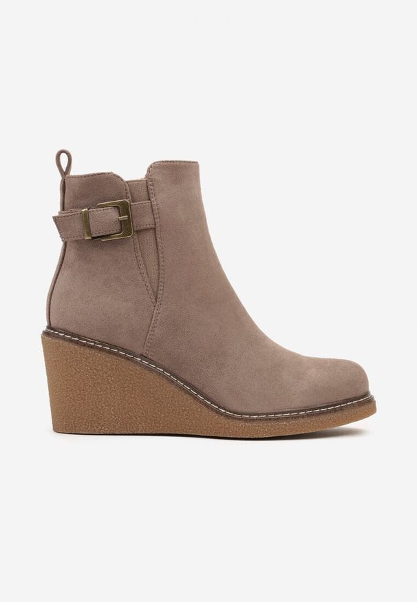 Renee - Ciemnobeżowe Botki na Koturnie z Ozdobnym Paskiem i Klamrą Reaniorra. Zapięcie: klamry. Kolor: beżowy. Materiał: jeans. Obcas: na koturnie. Styl: elegancki