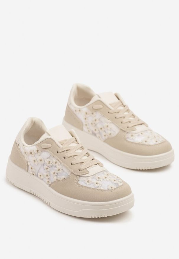 Born2be - Beżowe Sneakersy z Siateczkowymi Wstawkami z Haftem Naloriva. Zapięcie: sznurówki. Kolor: beżowy. Materiał: jeans. Wzór: haft. Obcas: na płaskiej podeszwie