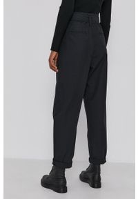 Levi's® - Levi's Spodnie damskie kolor czarny fason chinos high waist. Okazja: na spotkanie biznesowe. Stan: podwyższony. Kolor: czarny. Materiał: tkanina. Styl: biznesowy #2