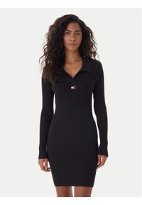 Tommy Jeans Sukienka dzianinowa Badge DW0DW22183 Czarny Slim Fit. Kolor: czarny. Materiał: syntetyk, bawełna #1