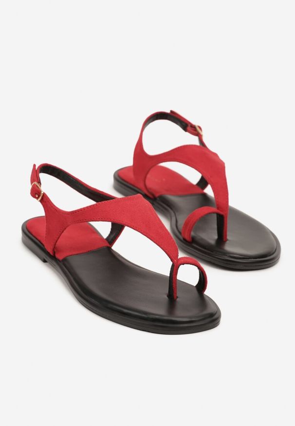 Born2be - Czerwone Sandały Typu Japonki Vices Merolia. Okazja: na spacer. Zapięcie: sprzączka. Kolor: czerwony. Sezon: lato. Styl: elegancki, wakacyjny