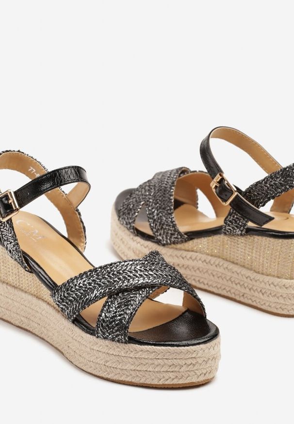 Renee - Czarne Sandały na Koturnie w Stylu Boho Ozdobione Plecionką Nonidra. Okazja: na co dzień. Zapięcie: pasek. Kolor: czarny. Wzór: aplikacja. Sezon: lato. Obcas: na koturnie. Styl: boho