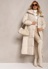 Renee - Jasnobeżowa Długa Kurtka Pikowana Płaszcz z Paskiem Adellesstta. Kolor: beżowy. Długość: długie. Wzór: aplikacja. Styl: elegancki #5